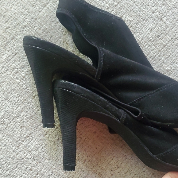 Rialto Black Open-Toe Sandals - Lightweight - Picture 6 of 6